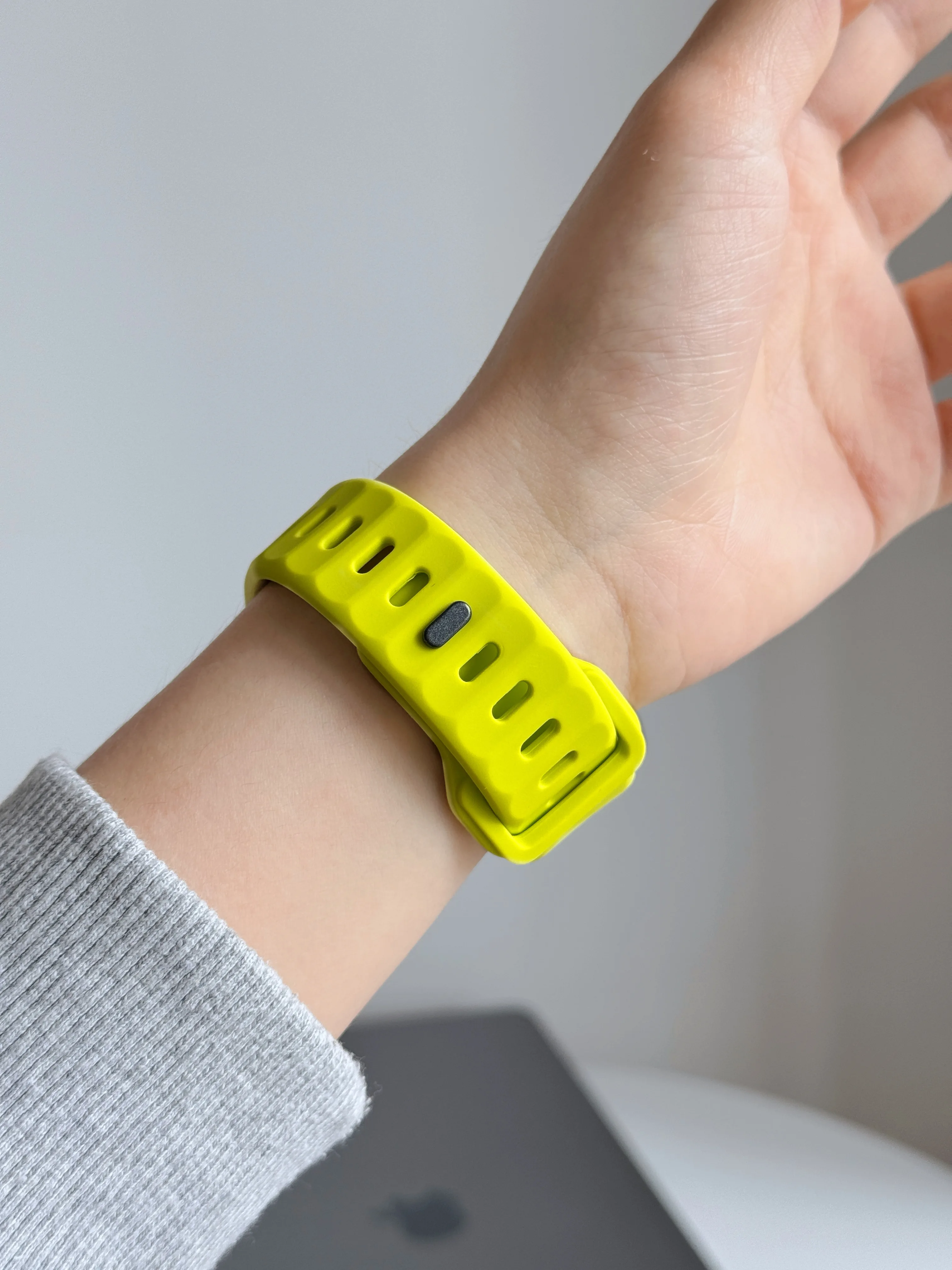 Premium Sport Strap for Apple Watch - Stylish and Durable Accessory Bracelet