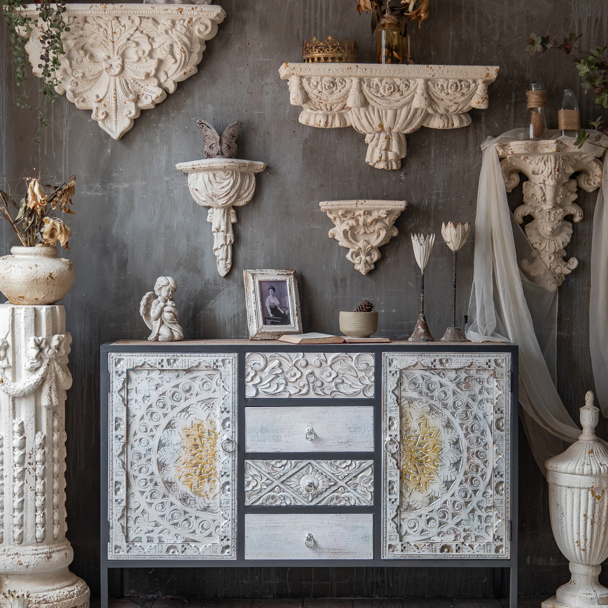 

Style European Style Retro Home Entrance Cabinet Living Room Wall Carved Decoration Side Cabinet Iron Storage Locker with Door