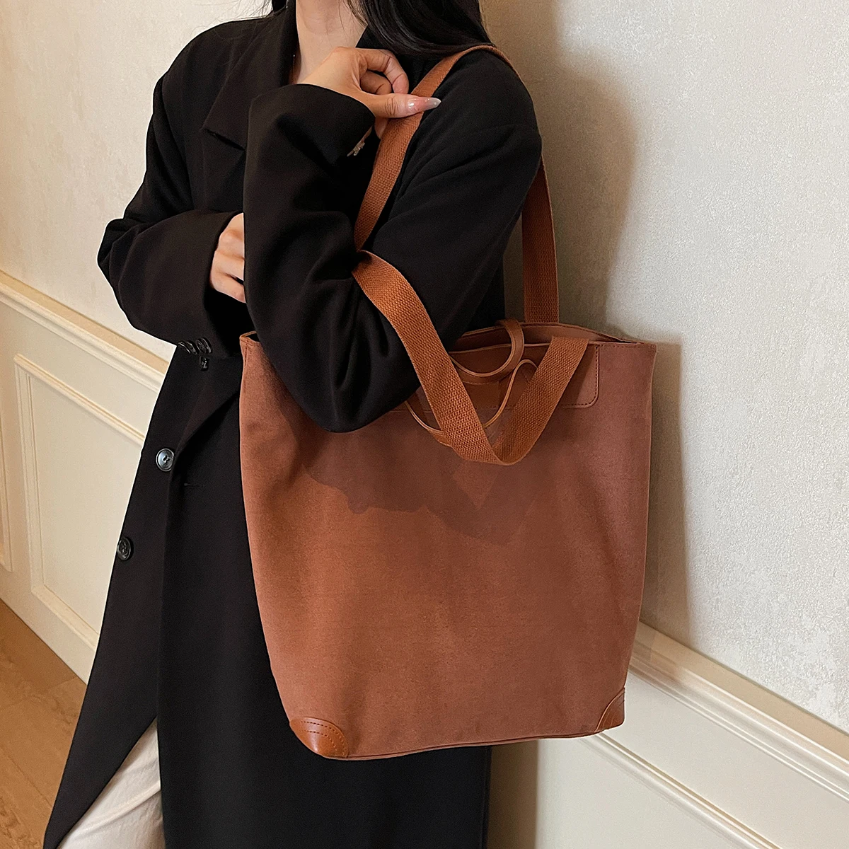Japanese 2025 American-Style Workwear Retro Commuter Large Bag, Can Be Worn Cross-Body, Suede Handbag, Melard Color Series Tote Bag for Work, College Students, and Classes