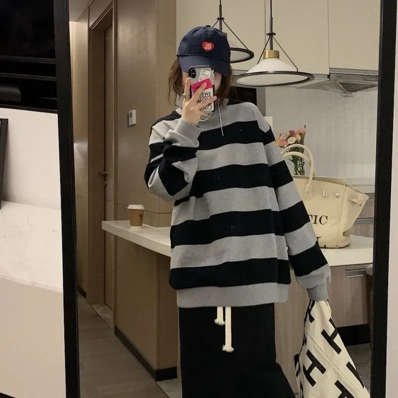 

2024 New Striped Long-sleeved Hoodie Women's Autumn Retro Design Feels Thin Loose Korean Version Pullover Top Trend sweatshirts