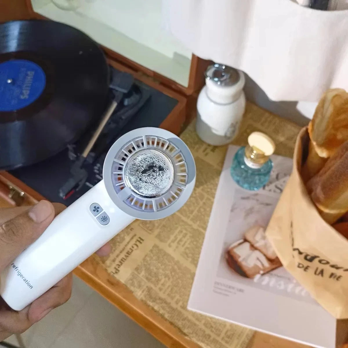 Description Picture 2 of itemHandheld Ice Compressed Fan USB Rechargeable Semiconductor Portable Small Rechargeable Turbo Mini Fan Cooling Air Hand fan