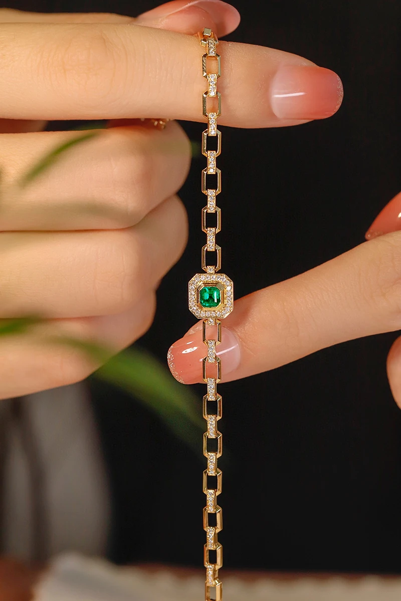 Metal: 18K Yellow Gold elegant real emerald bracelet