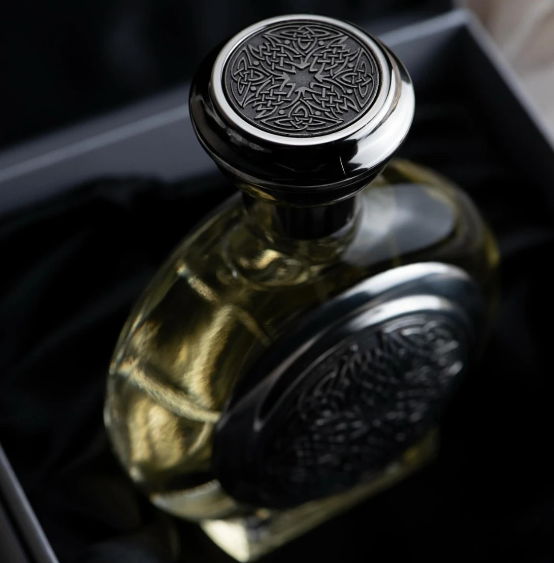 Eau de toilette uomo profumo romantico sandalo e oud legnoso_voghion.com