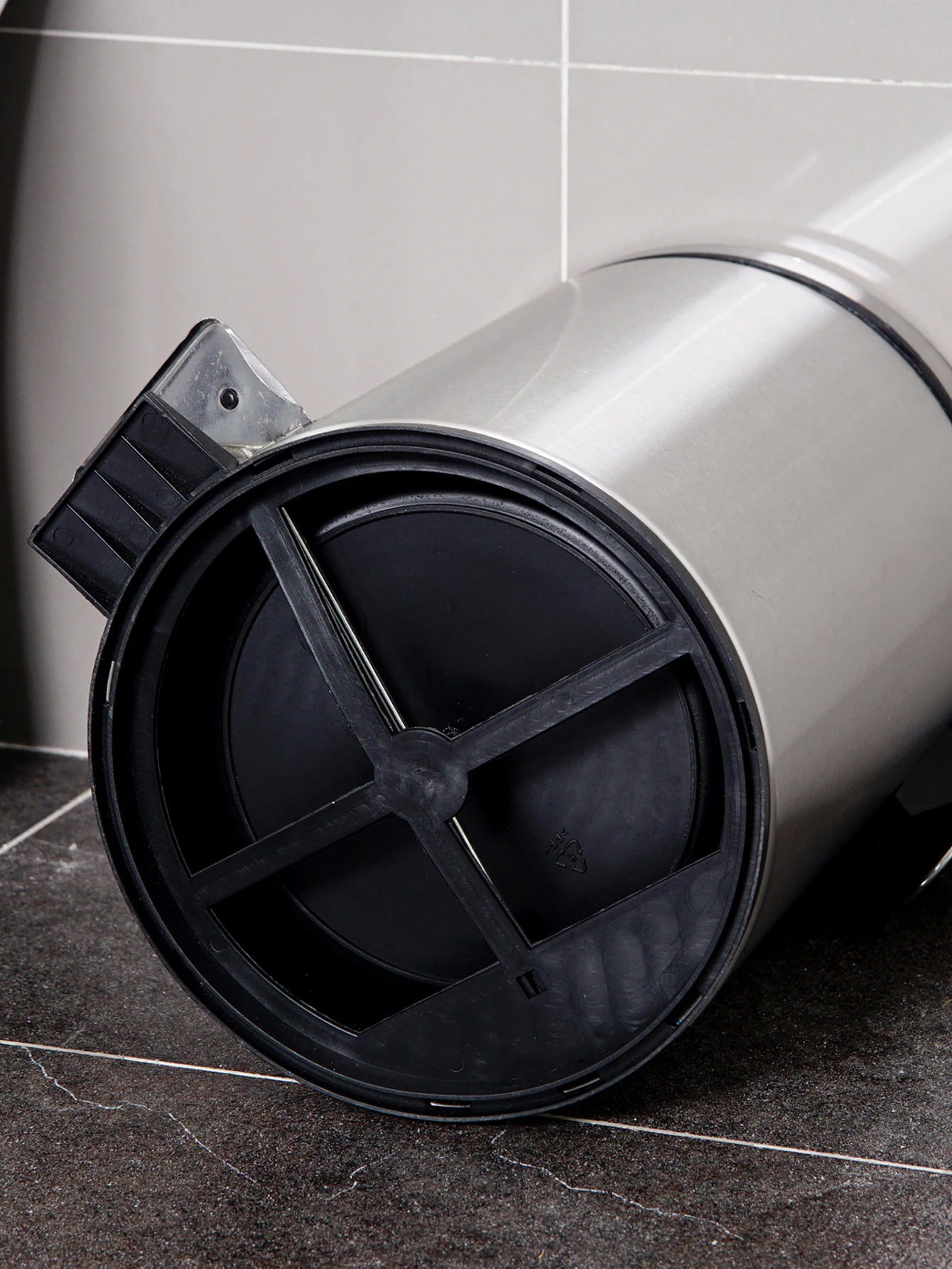 Description Picture 6 of itemRoom Decor 3L 8L Household bathroom round stainless steel foot trashcan gift trashcan pedal