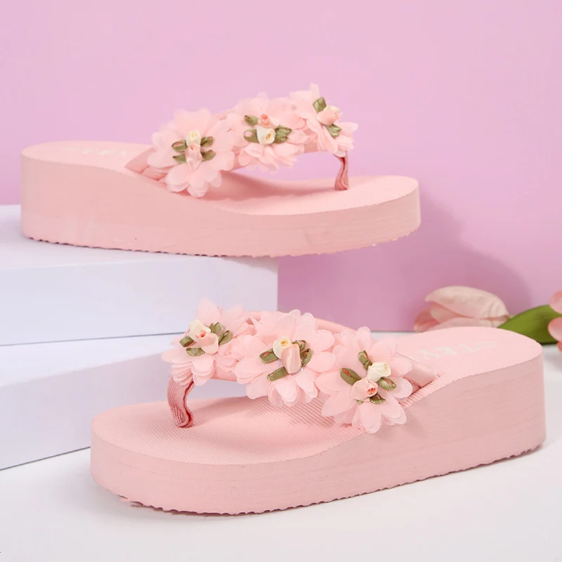 2025 Flowers Decor Wedges Flip Flops Women Lightweight Thick Sole Pink Slippers Woman Comfortable Beach Vacation Sandals Female