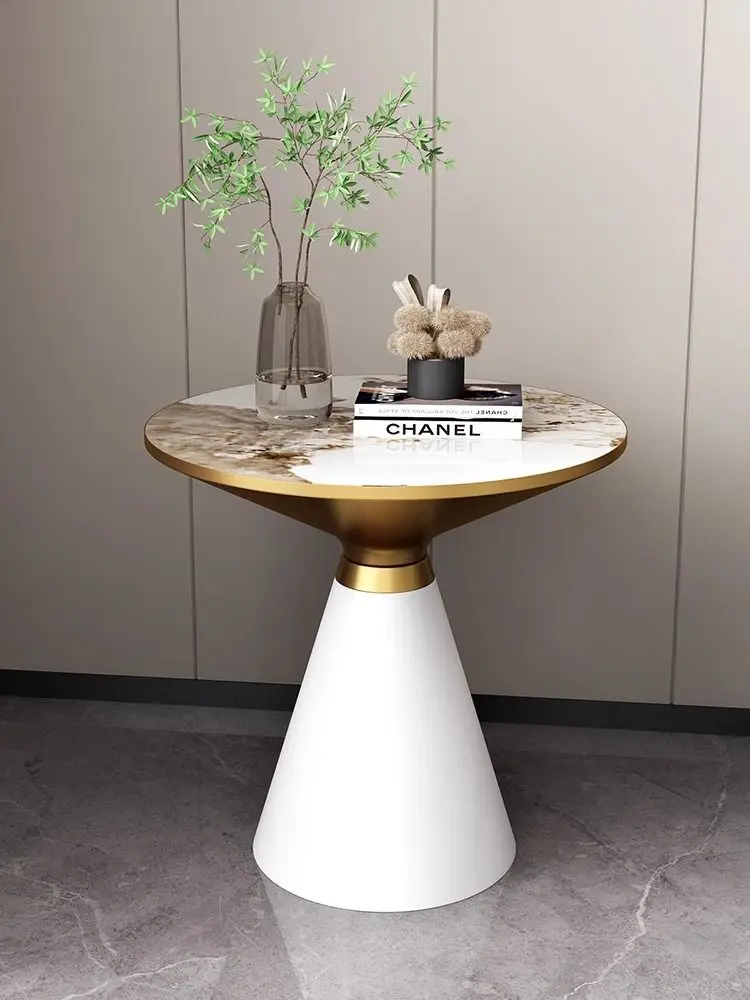 طاولة قهوة دائرية فاخرة بسطح أردواز ومعدن ذهبي-أسو...