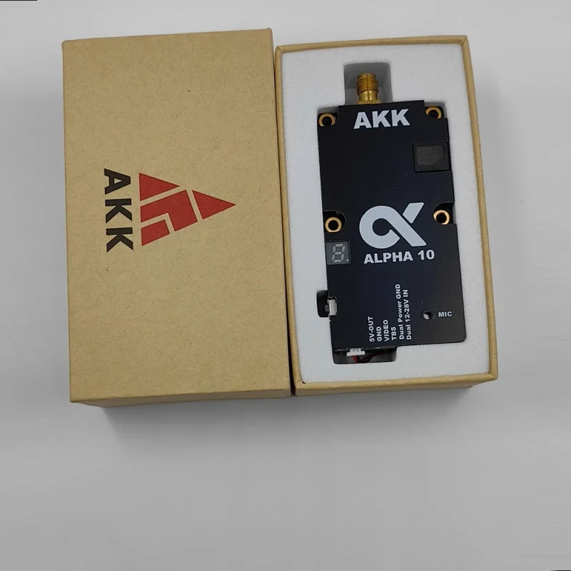 Boîte de l'AKK Alpha10 10W VTX 5.8G 80CH avec accessoires inclus