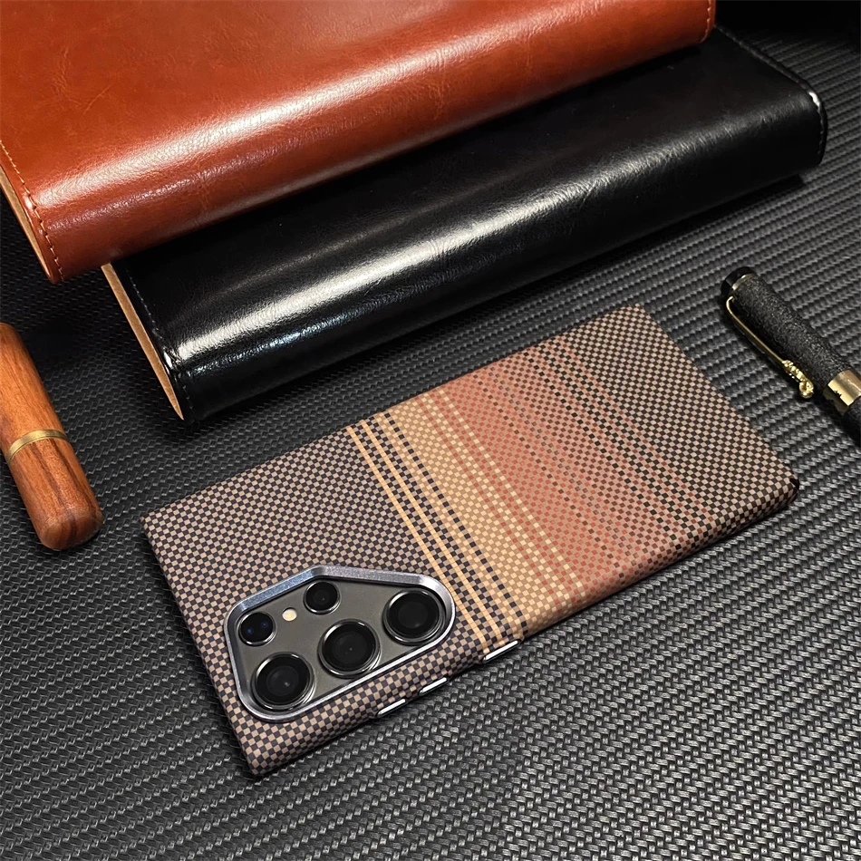 Carbon Fiber Texture Relief Shockproof PC Case with MagSafe Compatibility