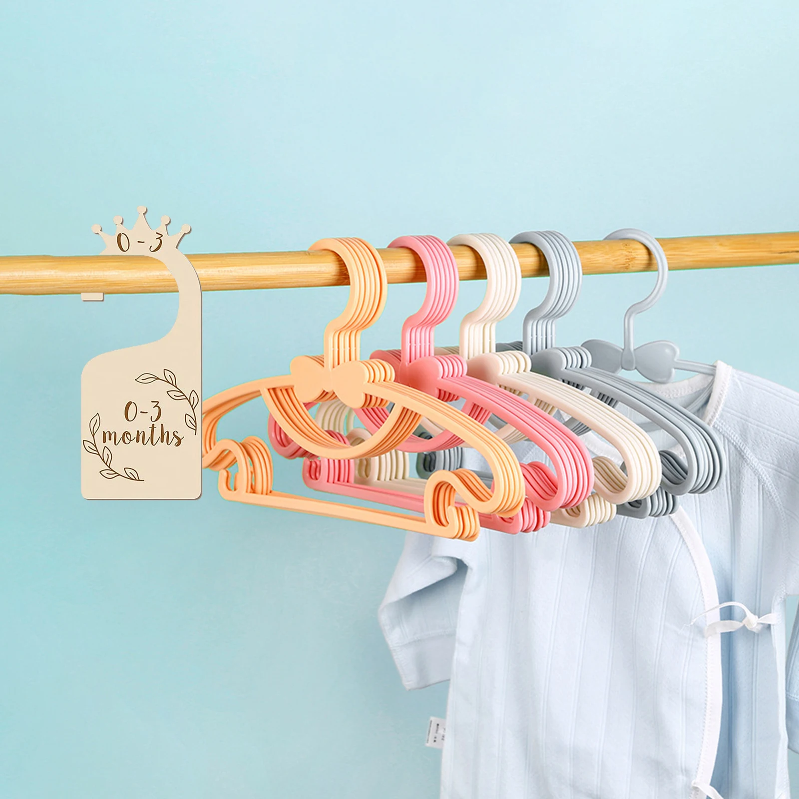 Рисунок 4 - деревянные вешалки для детской