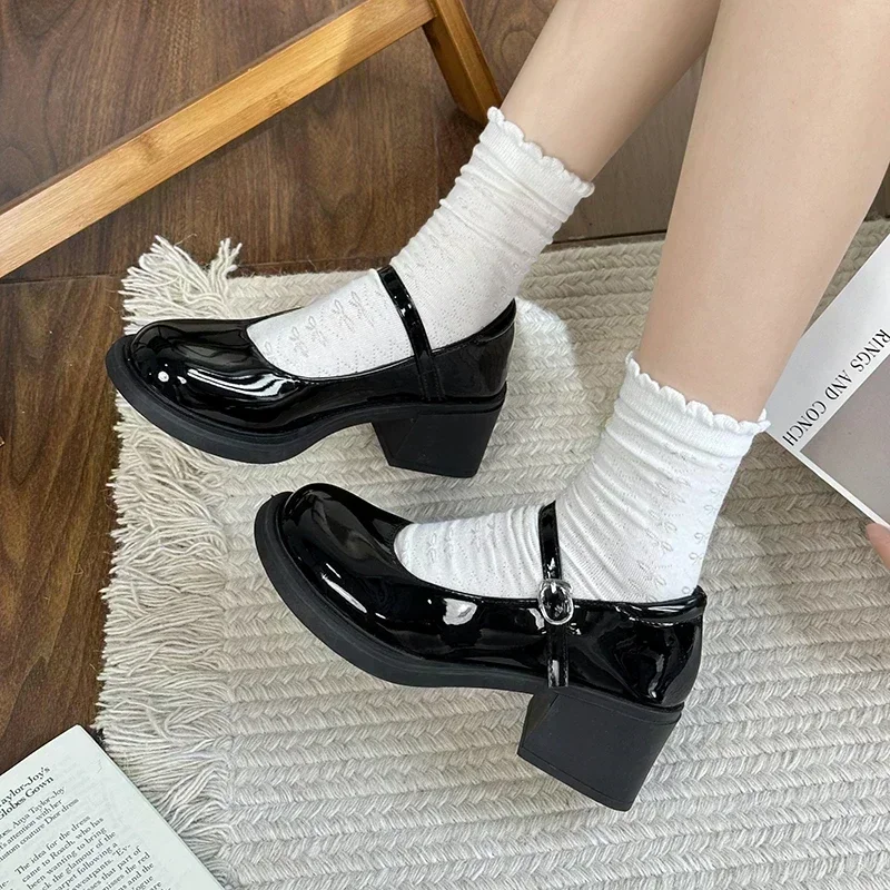 Retro Red Mary Jane Shoes Women Versatile Thick Bottom Small Leather French Style Round Head Buckle Single Shoes Versatile 2025 4
