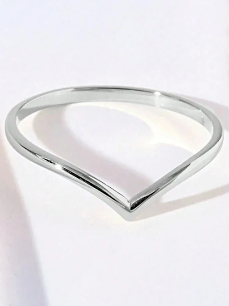 925er Sterlingsilber, modische Einfachheit, klassischer, glatter V-förmiger Ring für Frauen, Verlobung, Hochzeit, hochwertiger edler Schmuck – Detail 4