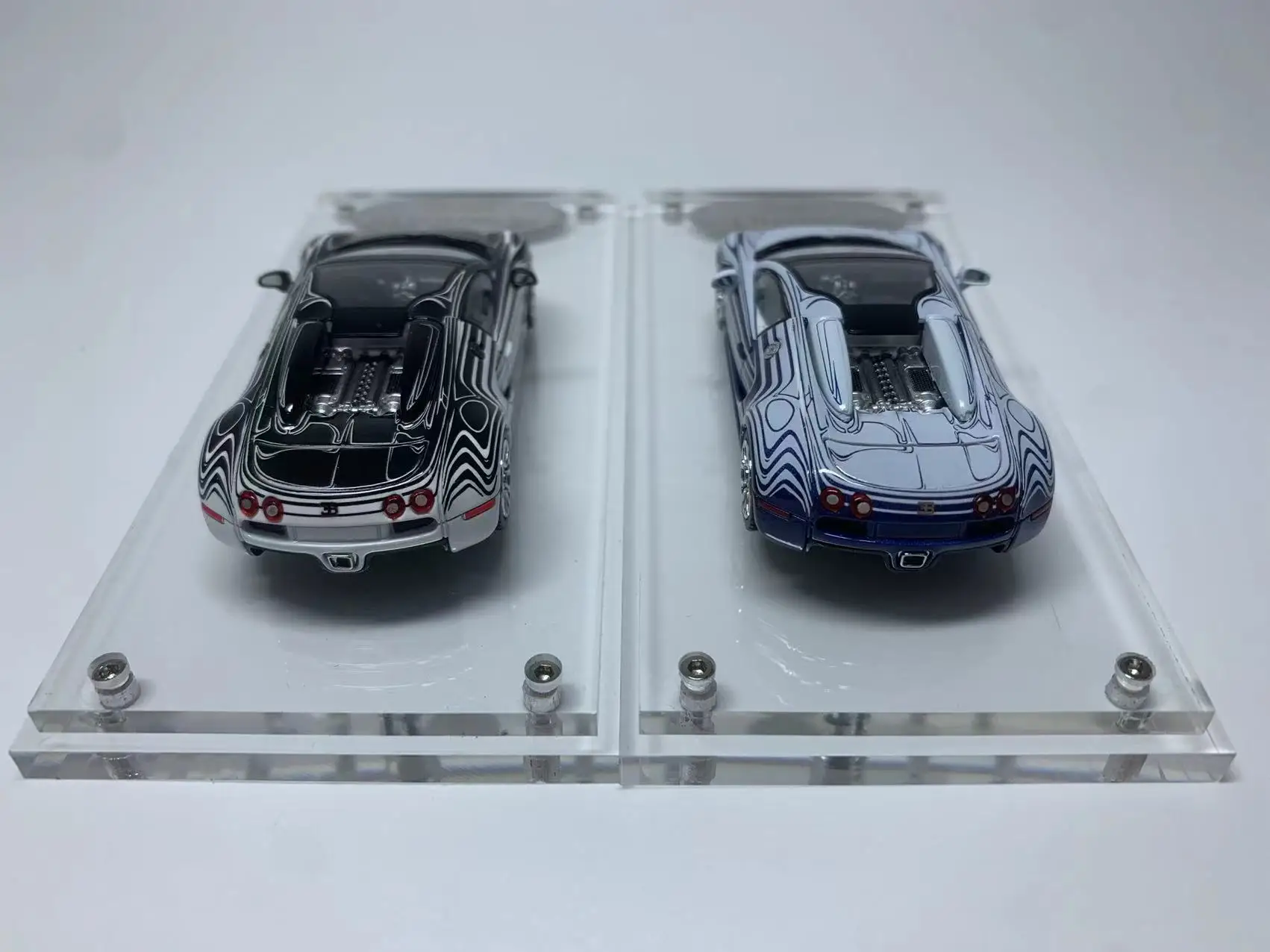 

Модель автомобиля Mortal 1/64 Bugatti с керамическим драконом, голубой/черный/Wh
