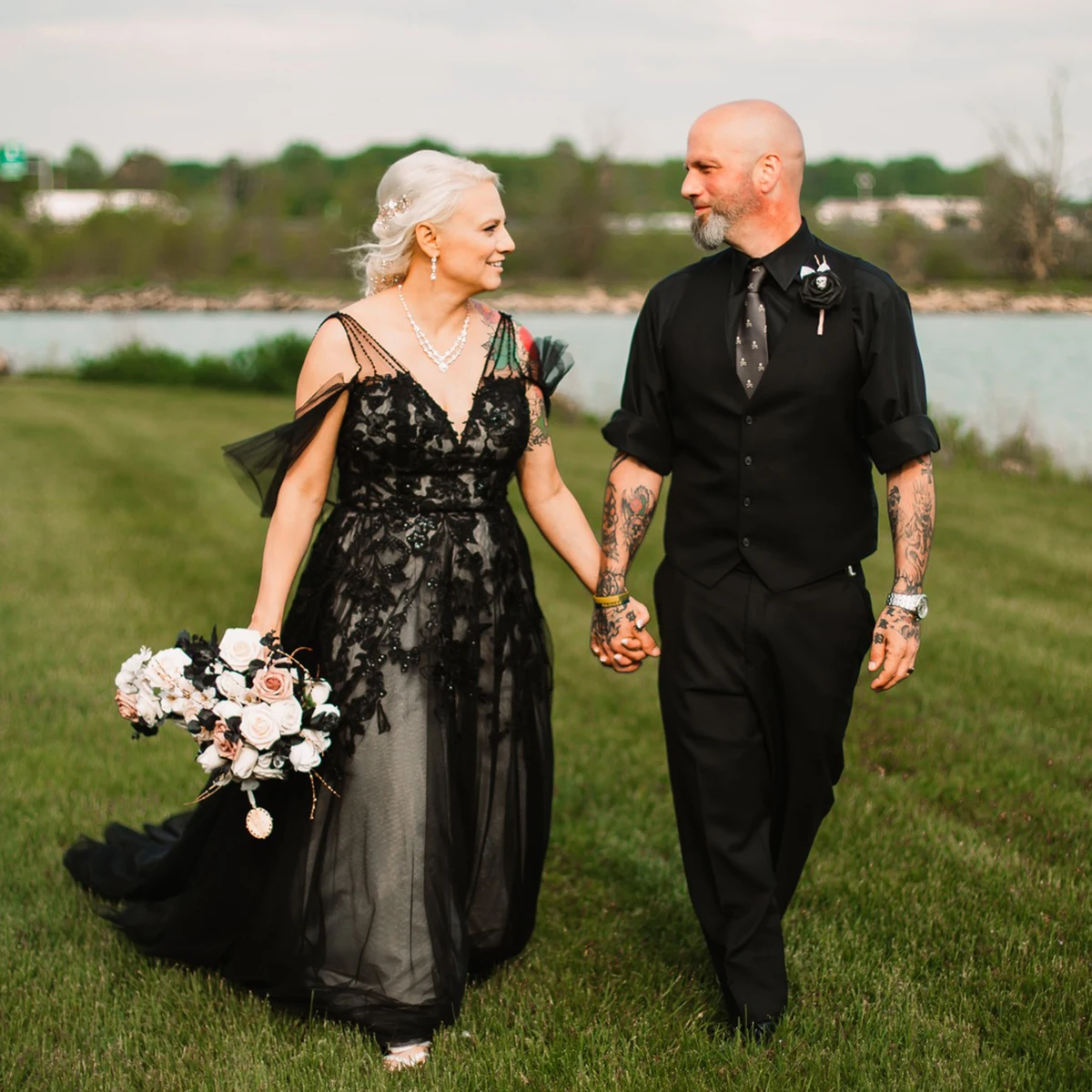 

Женское платье с открытыми плечами, черное платье с V-образным вырезом и блестками, в готическом стиле