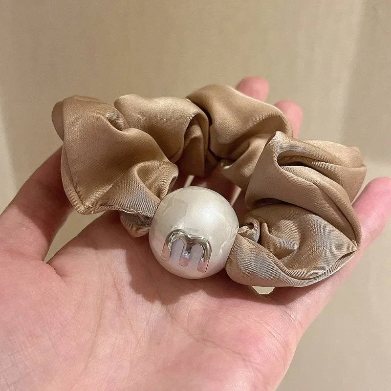 

Korean Scrunchie Metal Letters Large Pearl M Head Tie Imitation Hair Tie Women's Bun Headwear Girl Hair Accessoires