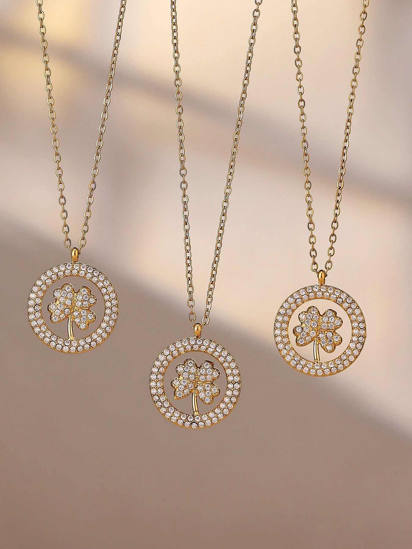 Wunderschöne Halsketten mit Vierblättrigem Kleeblatt-Anhänger aus Kubischem Zirkonia für Damen, Edelstahlkette, Hochzeits- und Verlobungsschmuck – Detail 7
