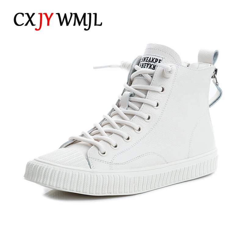 basket ouverte devant femme