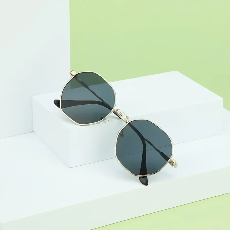 

Новые солнцезащитные очки в металлической круглой оправе, трендовые многоугольные солнцезащитные очки в стиле ретро, дорожные солнцезащитные очки для вождения