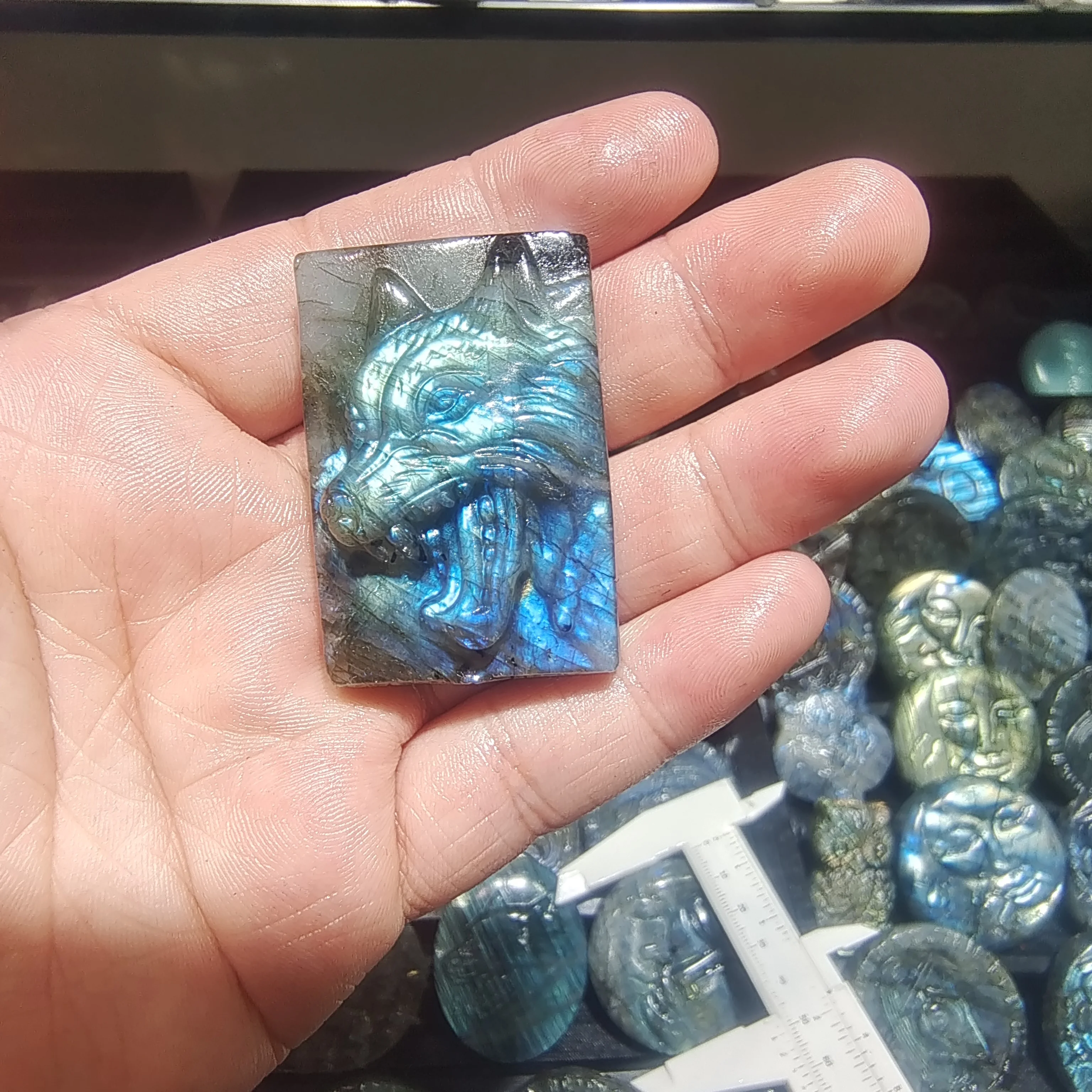 

43-45mm natural Labradorite stone Quartz Crystal hand Carved The wolf head