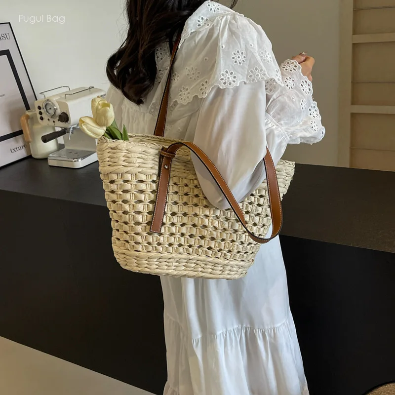 Women's New Grass Woven Bag Underarm Shoulder Bag High End Large Capacity Handbag Leisure Multi Functional Simple Beach