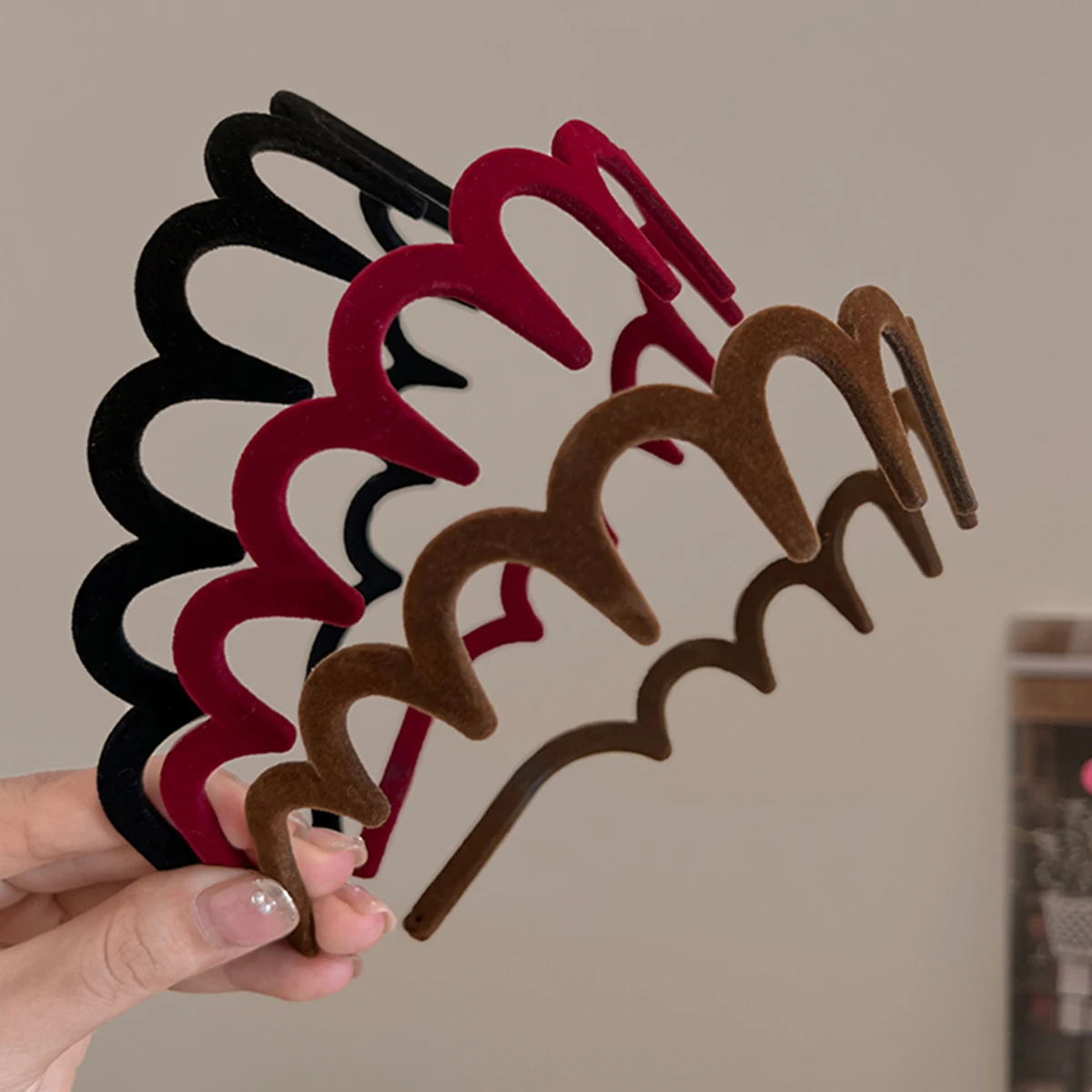 Korean Women Hair Comb Non-Slip Headband Velvet U Shape Hair Hoops Fixed Teeth Fluffy Top Hair Bands Headwear Hair Accessories