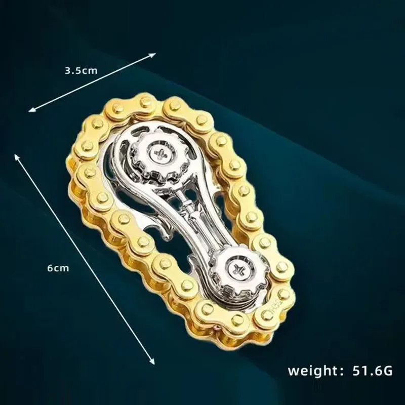 Spinner visad bredvid vardagliga föremål