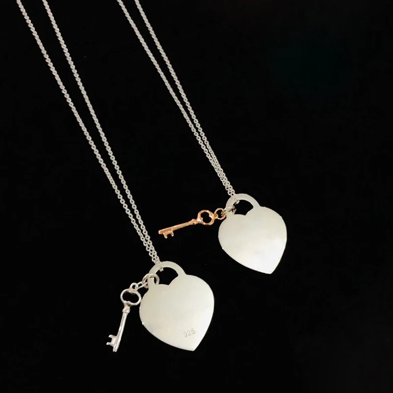 

Женское колье из серебра 100% пробы, с подвеской в виде сердца