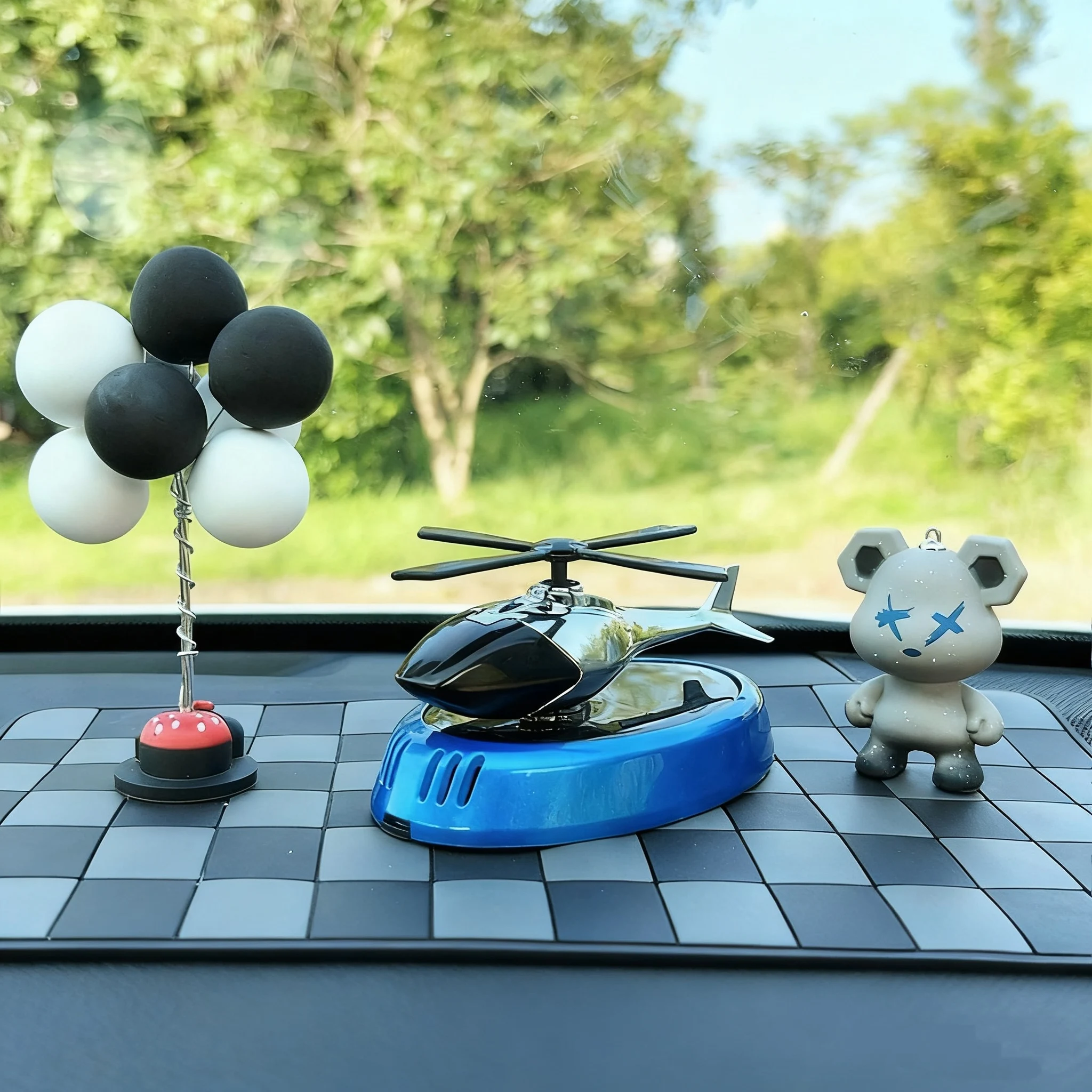 Car Ornament Perfume Aromatherapy Solar-Powered Rotating Fragrance