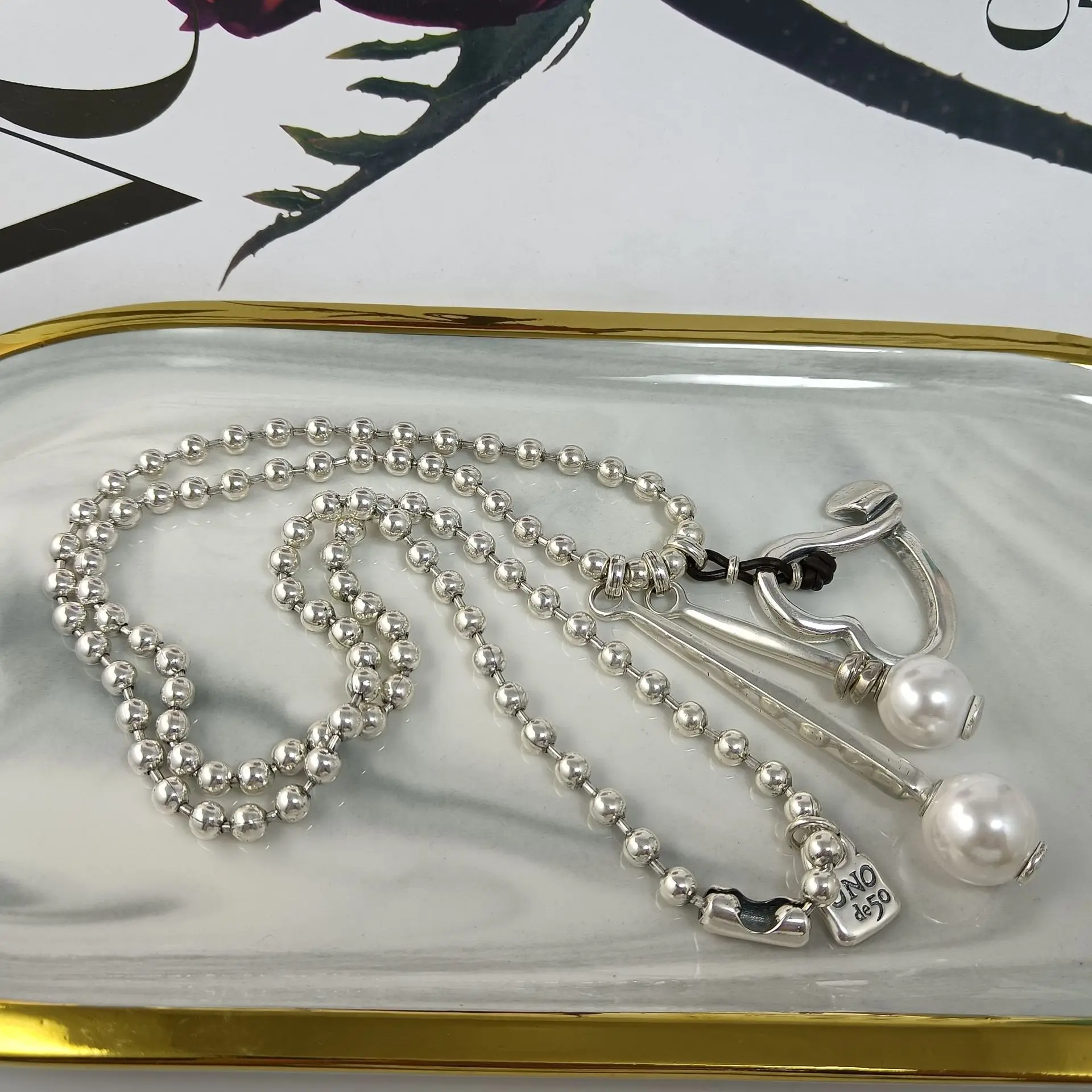 2022 Spot fashion luxury fashion productsUNO 50 Color Crystal necklace, European and American INS handmade gift