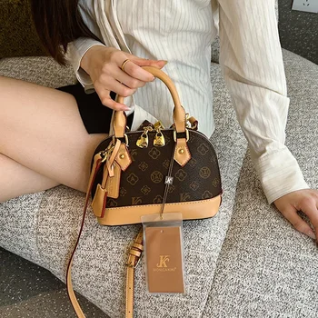 2025 Nuova borsa da donna, borsa a tracolla con monogramma di design, borsa a tracolla conchiglia alla moda per donna, piccola borsa tote con tracolla 1