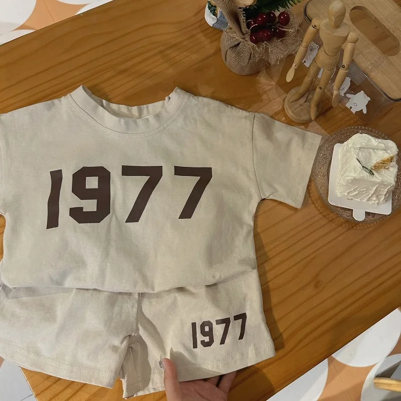 

0-5 years old summer boys and girls knitted waffle mid-sleeve T-shirt + shorts suit baby clothes simple shorts two-piece suit