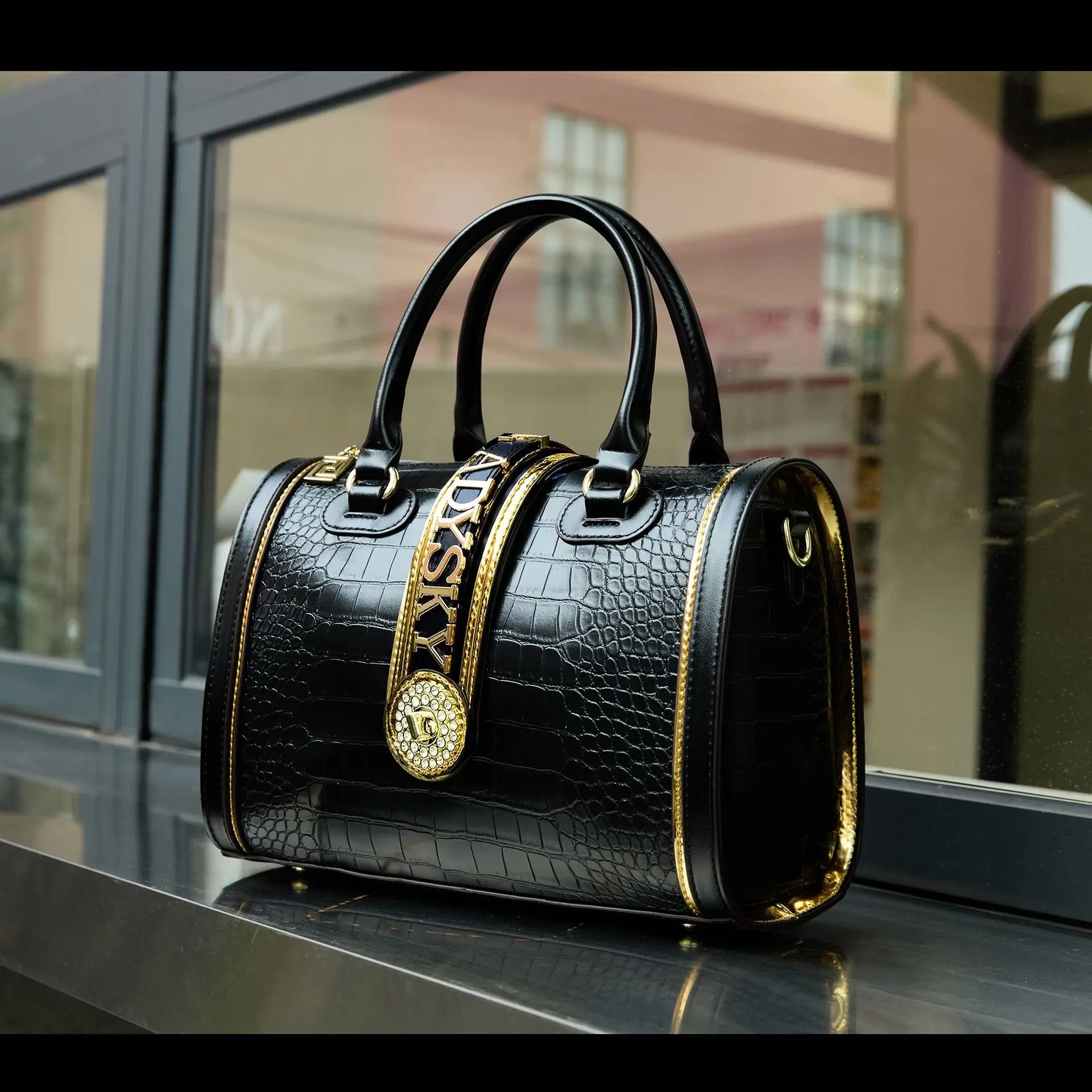Bolsa de Fraldas Designer em Cor Sólida para Mulheres, Bolsa de Couro Transversal Moderna, Luxuosa e Única, Tote Vintage Grande