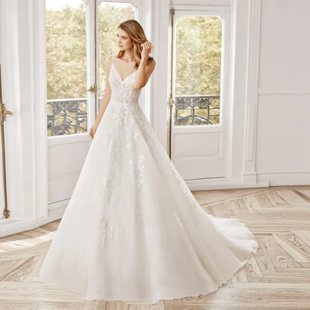 

Vintage White Wedding Dresses V--Neck Spaghetti Strap A-Line Bride Dress Elegant Backless Lace Appliques Tulle Bridal Gown