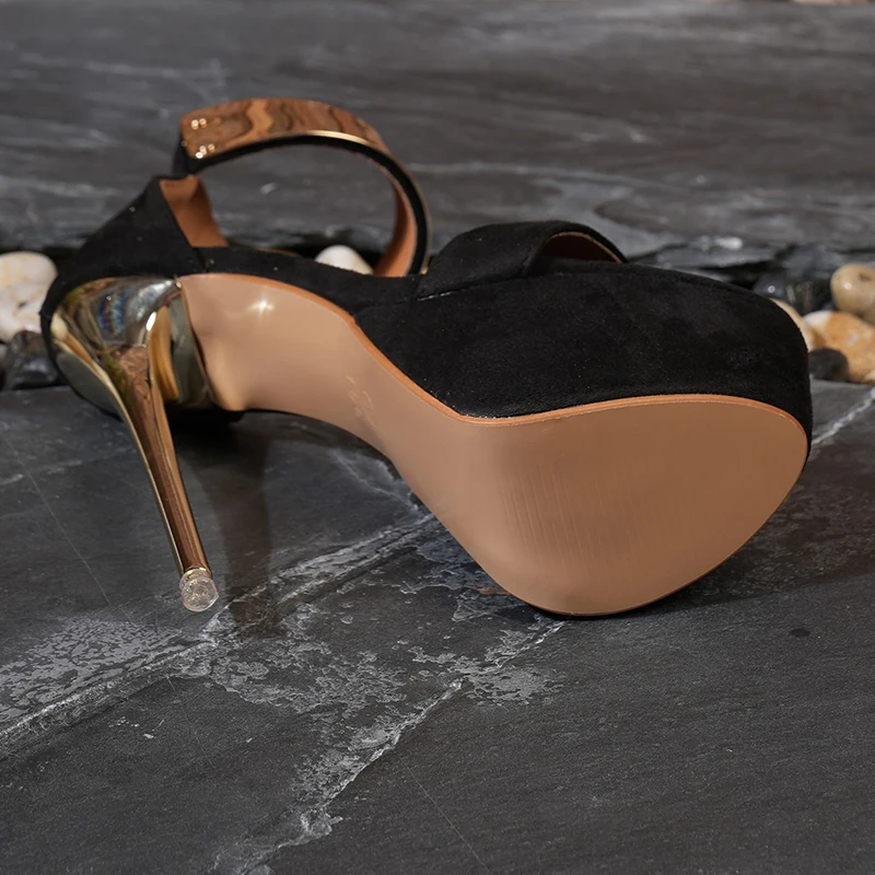 PlatiNum platform sandals packaging