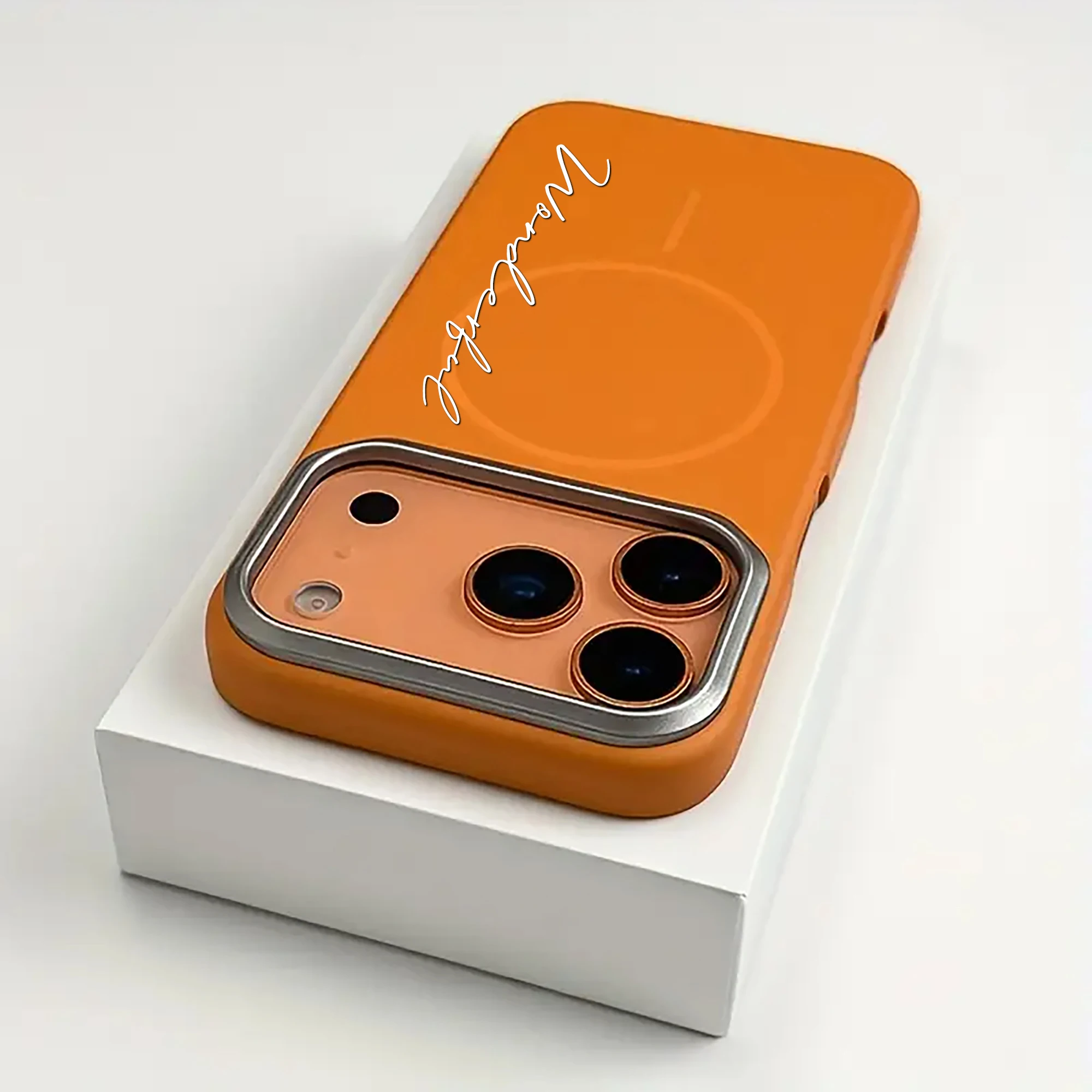 Capa Magnética Personalizada com Nome — Fosca, Antichoque e Compatível com Carregamento Sem Fio