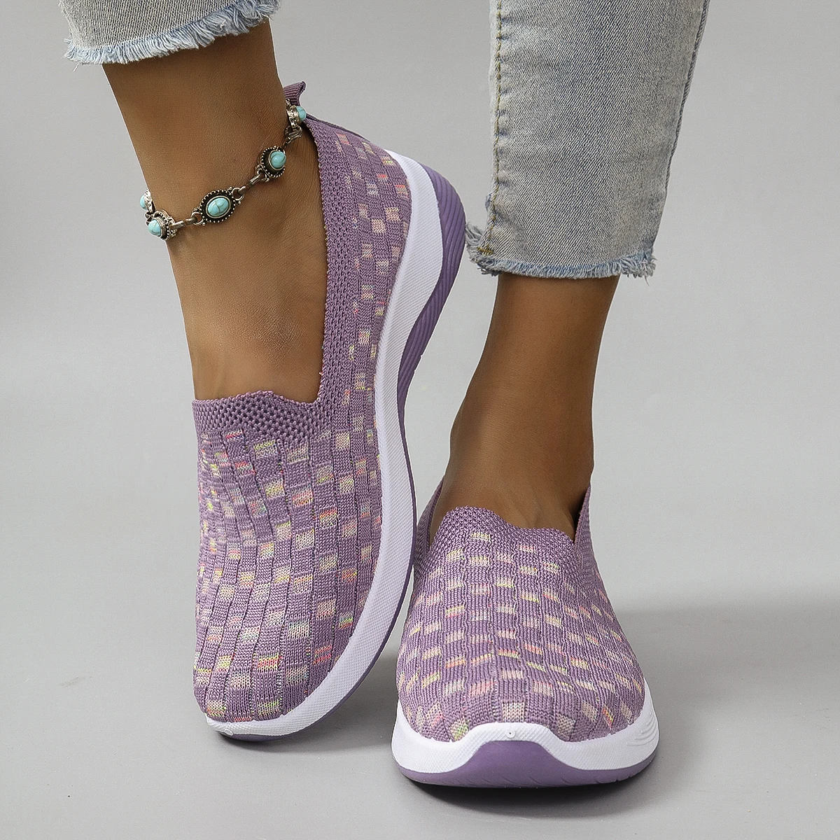 أحذية بسيطة بألوان مكعبات