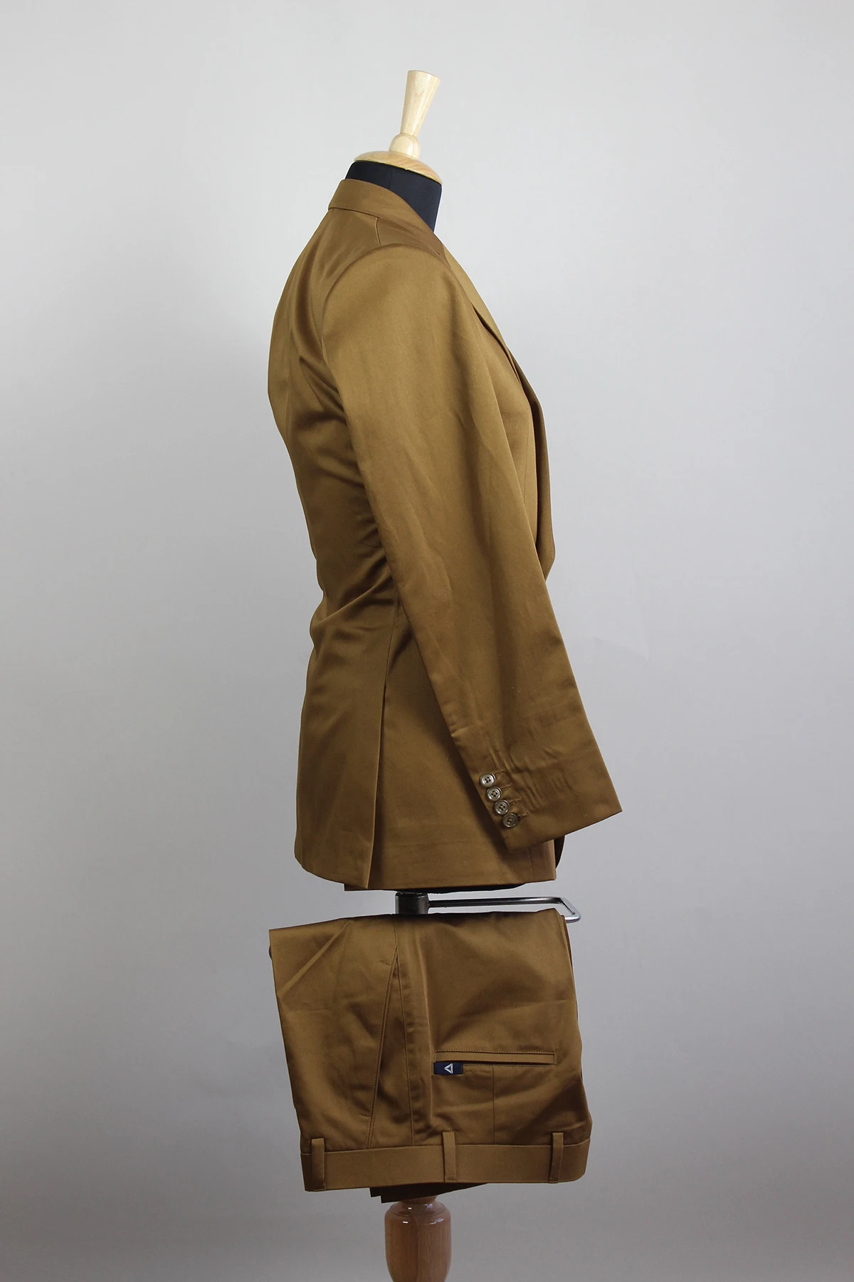 New Brown Blue Men Suits Tailor-Made 2 Pieces Blazer Pants One Button Peaked Lapel Satin Business Wedding Plus Size Tailored