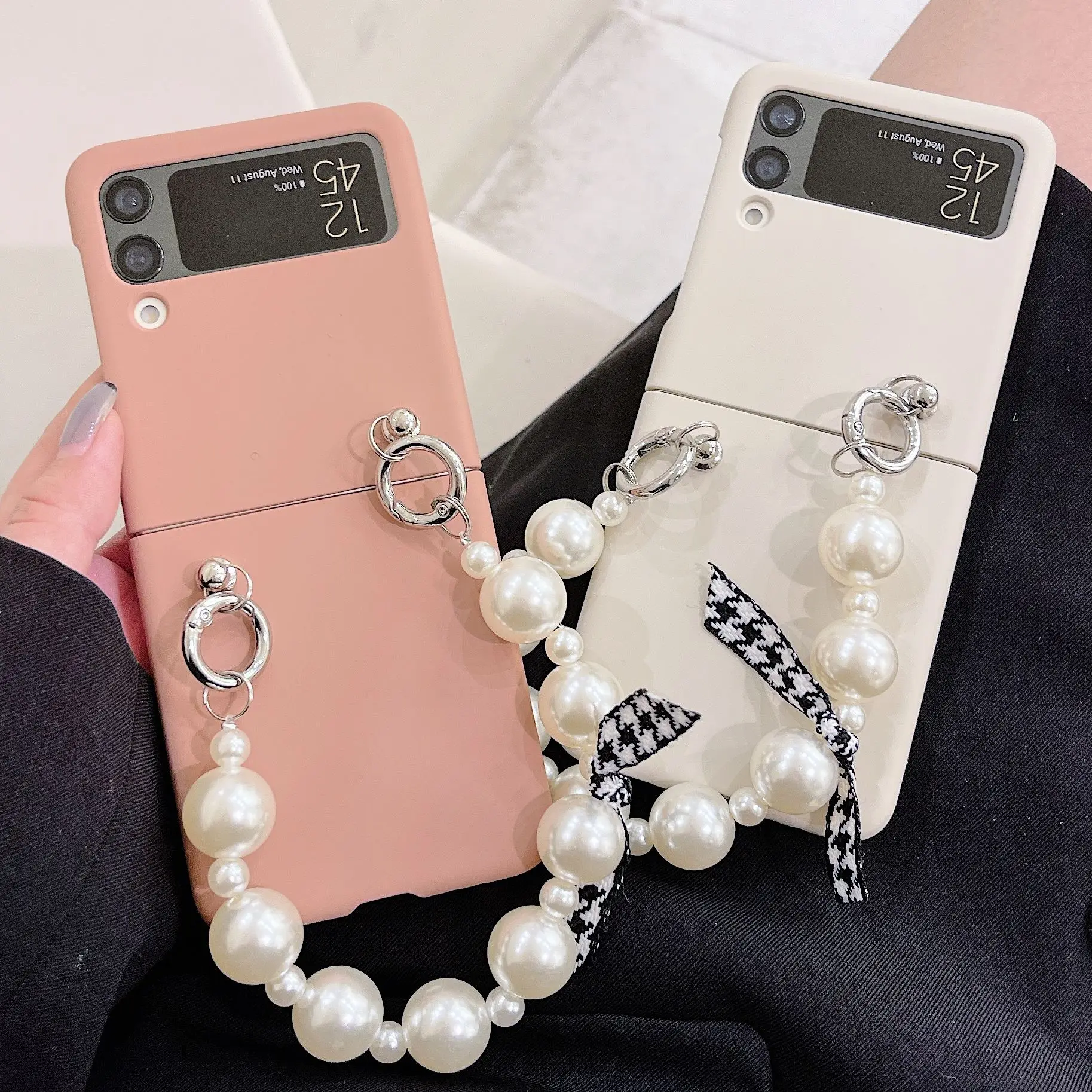 

Case For Samsung Galaxy Z Flip 3 4 5G Chain Cover Cute Lovely Pearl Bracelet ZFlip3 ZFlip4 ZFlip 3 4 Phone Shell Cases