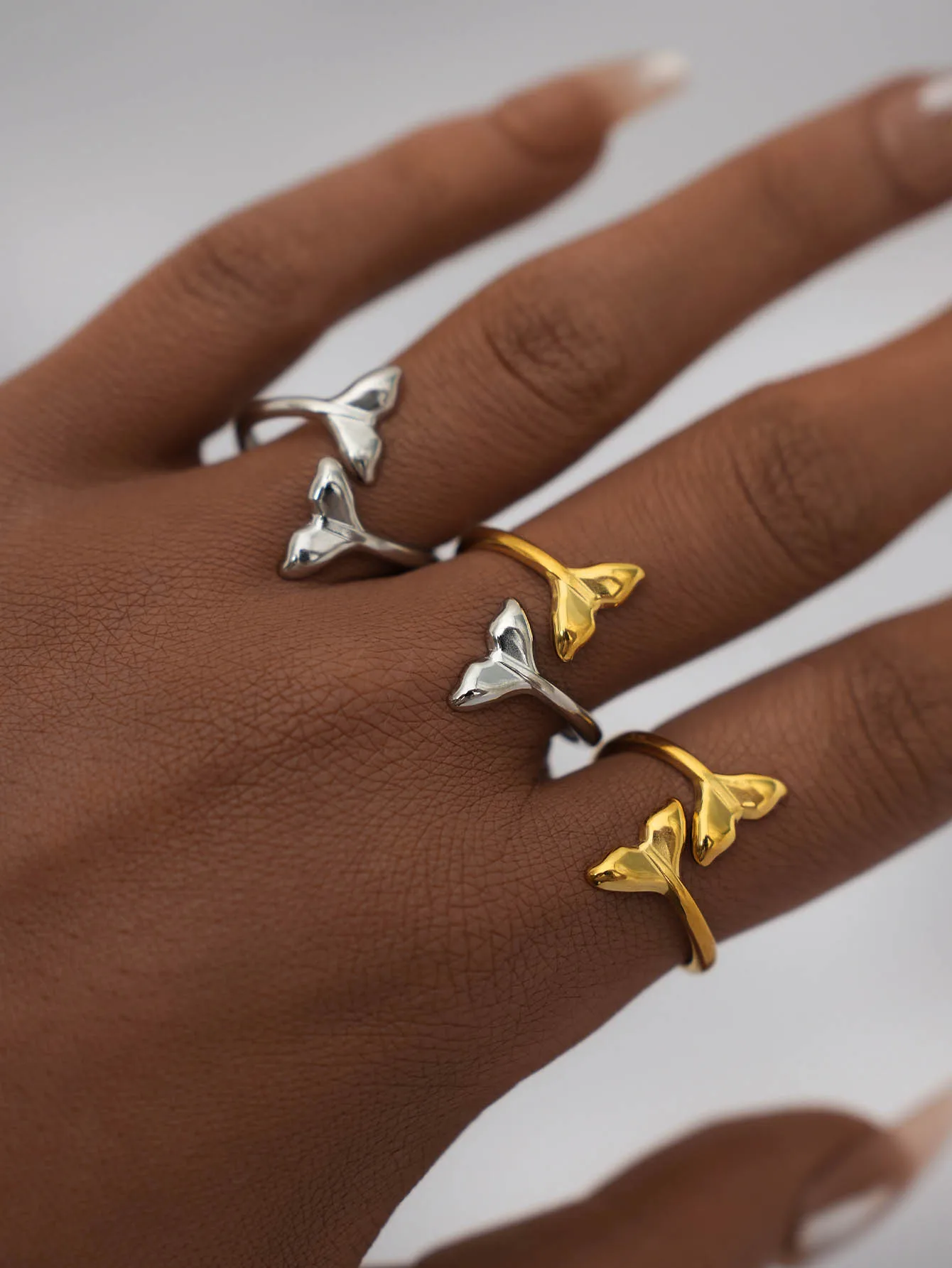 Fischschwanz-Edelstahlringe für Damen, neues Design, metallische Textur, 18 Karat vergoldeter Fingerring, wasserdichter Strandurlaubsschmuck