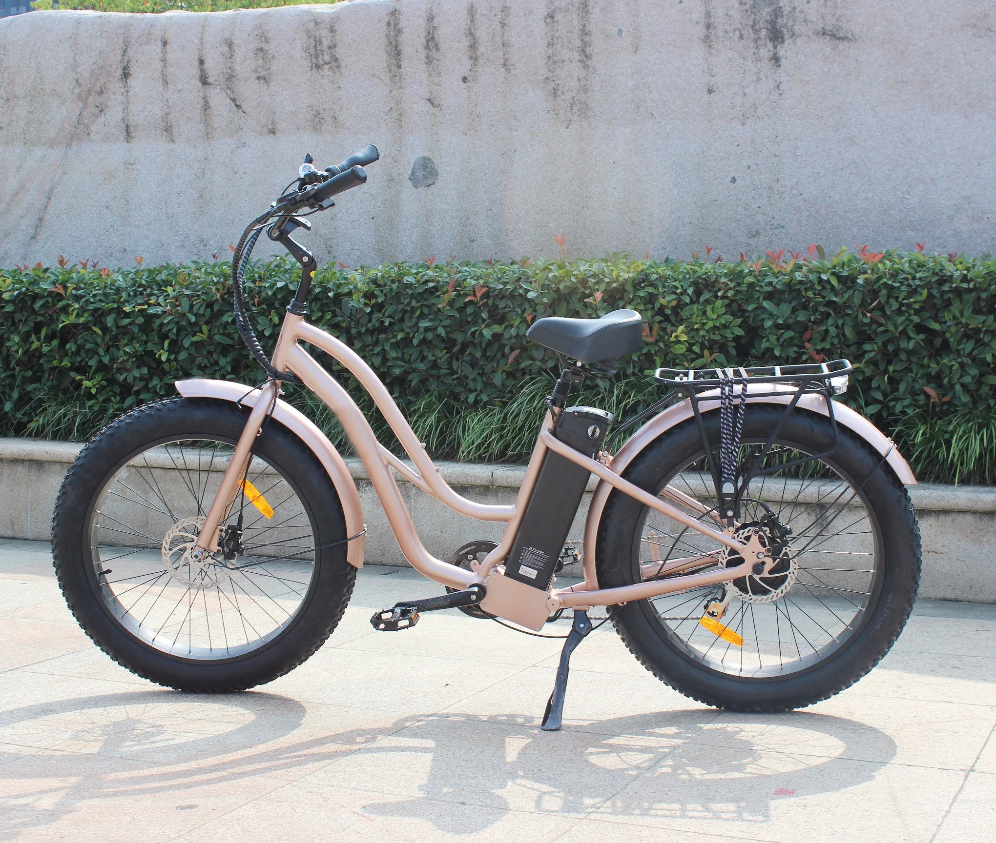 Factory 26 Inch 7 Speed High Carbon Steel Fat Tyre Mountain Road Dirt Bike Strong Power 750w Bicycle 26"*4.0 Tyre Ebike