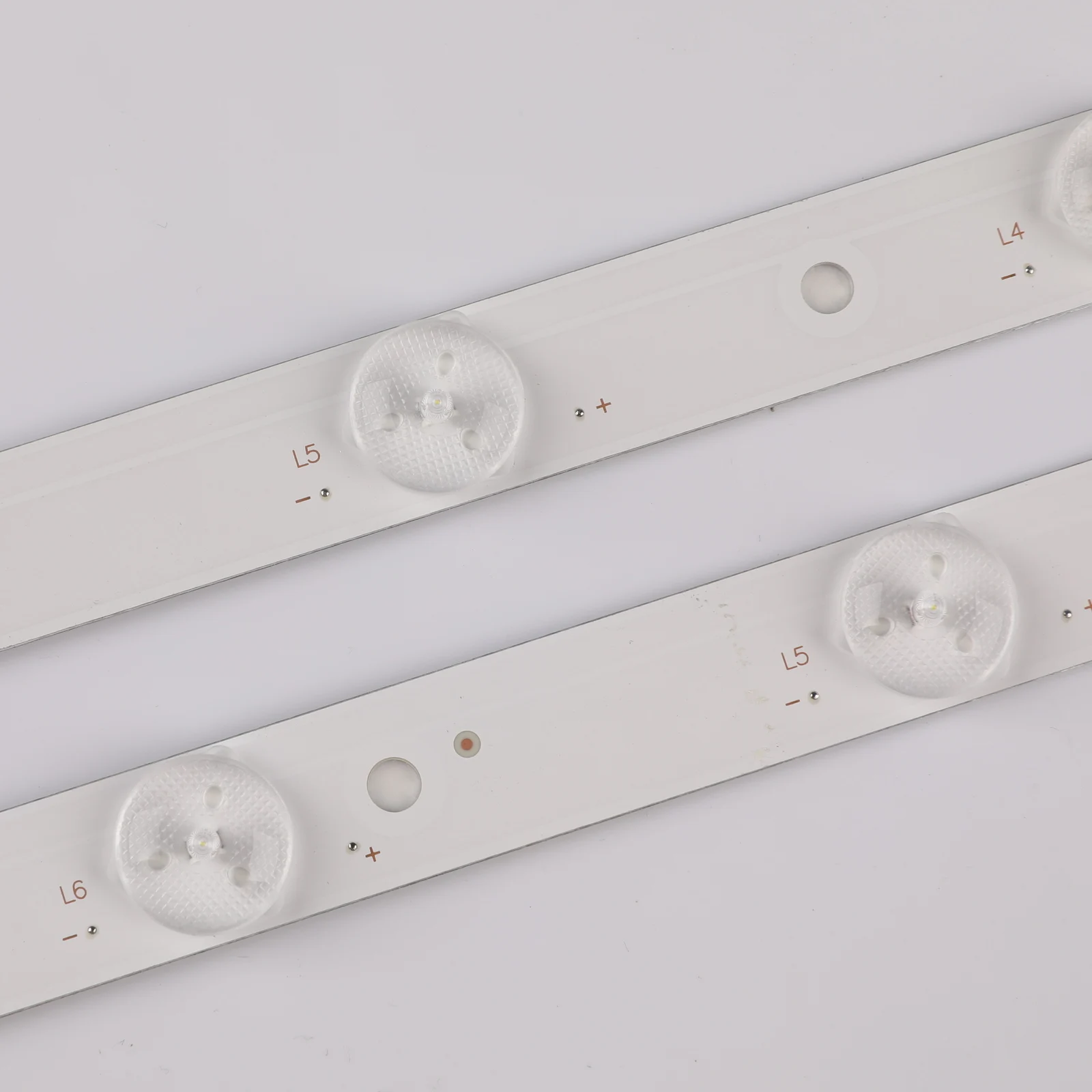 B2C6 D6Z6 180-W00-320000H 10 LEDs 630 MILÍMETROS