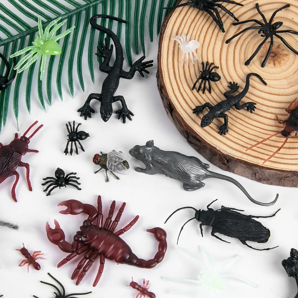 15 Pezzi Realistico Ragno Spaventoso, Ragni Spaventosi, Ragno Realistico Decorazione di Halloween, Falsi Ragni Neri, Ragno Finto Nero di Halloween,Ragno di Plastica, Ragni di Plastica Neri