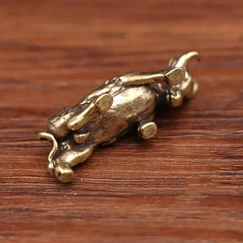 Creative Miniature Brass Bull Ornament Retro Copper Bull Sculpture Home Office Desk Decoration Fuuny Cow Figurines Brithday Gift