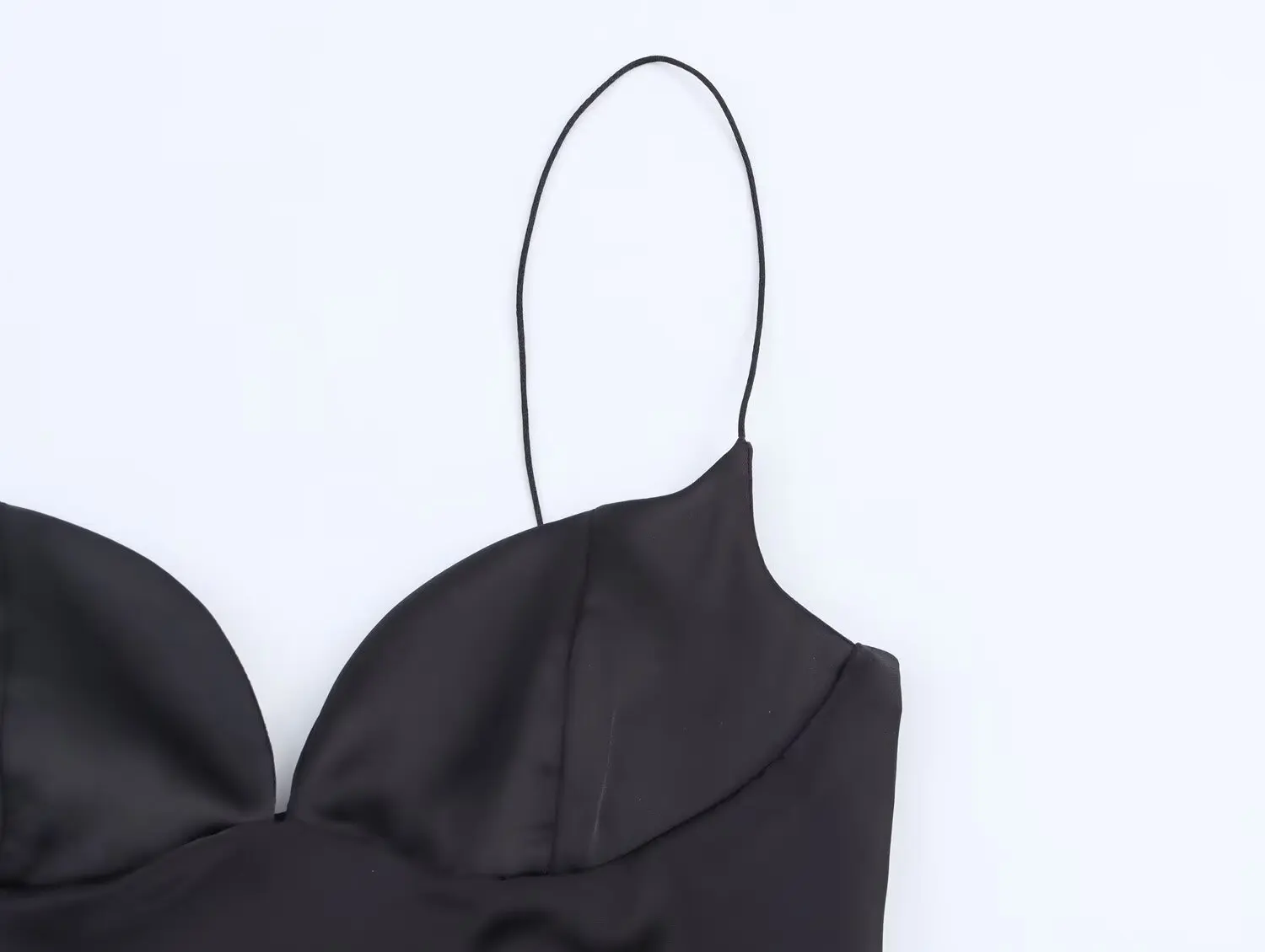 KONDALA Sexy schickes rotes Satin-Damenkleid mit V-Ausschnitt, Cami, langes Partykleid, Damenmode, 2025, Sommerurlaub, Strand, Y2K-Mädchenkleid – Detail 15