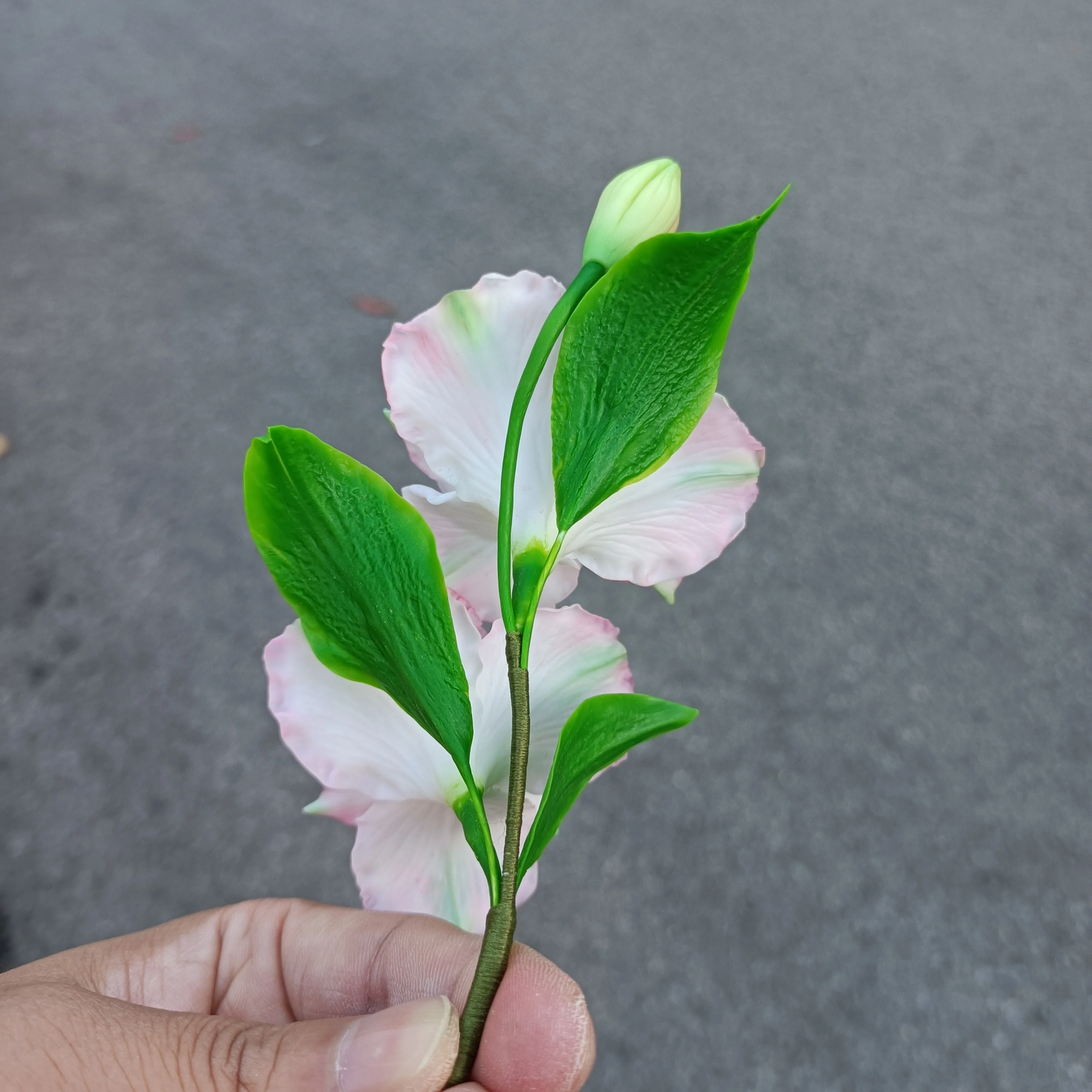 LALAVARA 여성용 수제 클레이 릴리 헤어 액세서리