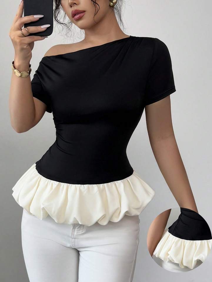 Elegant black off-shoulder collar short sleeve spliced ​​beige pressed pleated flower bud hem spring and summer women's T-shirt