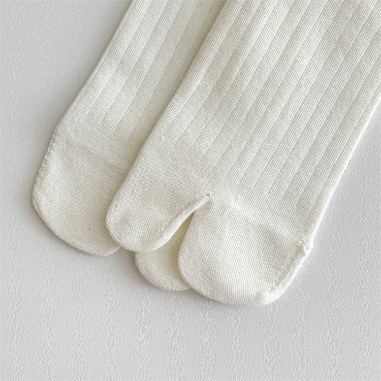 Gut aussehende Socken Frauen neue einfarbige bequeme geteilte Mittel rohrs ocken zwei Zehen Flip-Flops verstopfen zwei Zehen Daumen Finger Socken – Detail 11