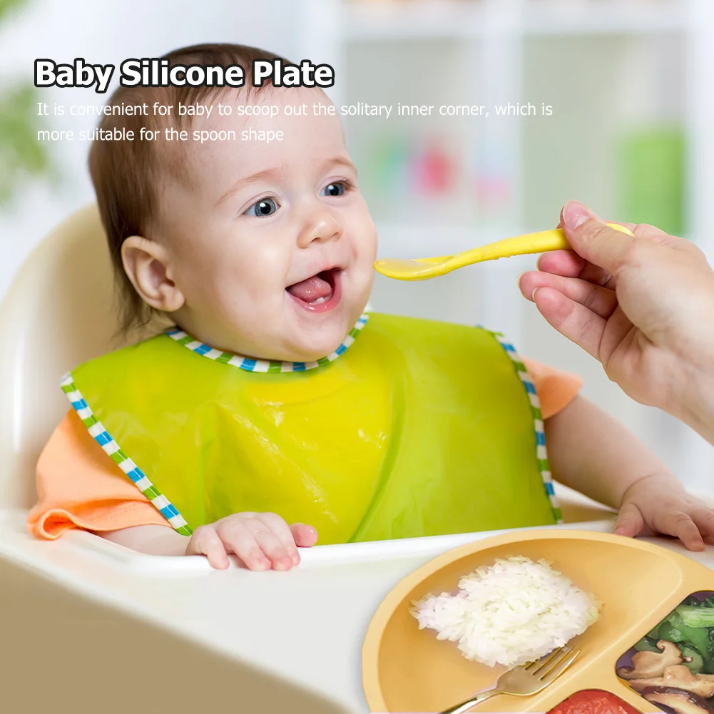 ensemble d'alimentation jaune. bavoir bébé en silicone, assiette