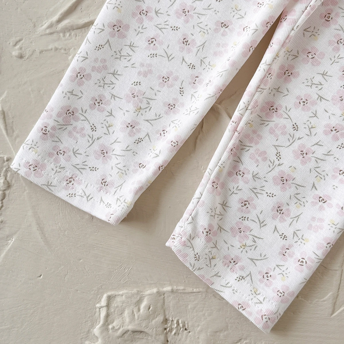 2-teiliges Outfit-Set für Babys, Mädchen, Frühling und Herbst, Sweatshirt mit Schwanen-Stickerei + Leggings mit Blumendruck, Freizeitkleidung für Kleinkinder – Detail 6