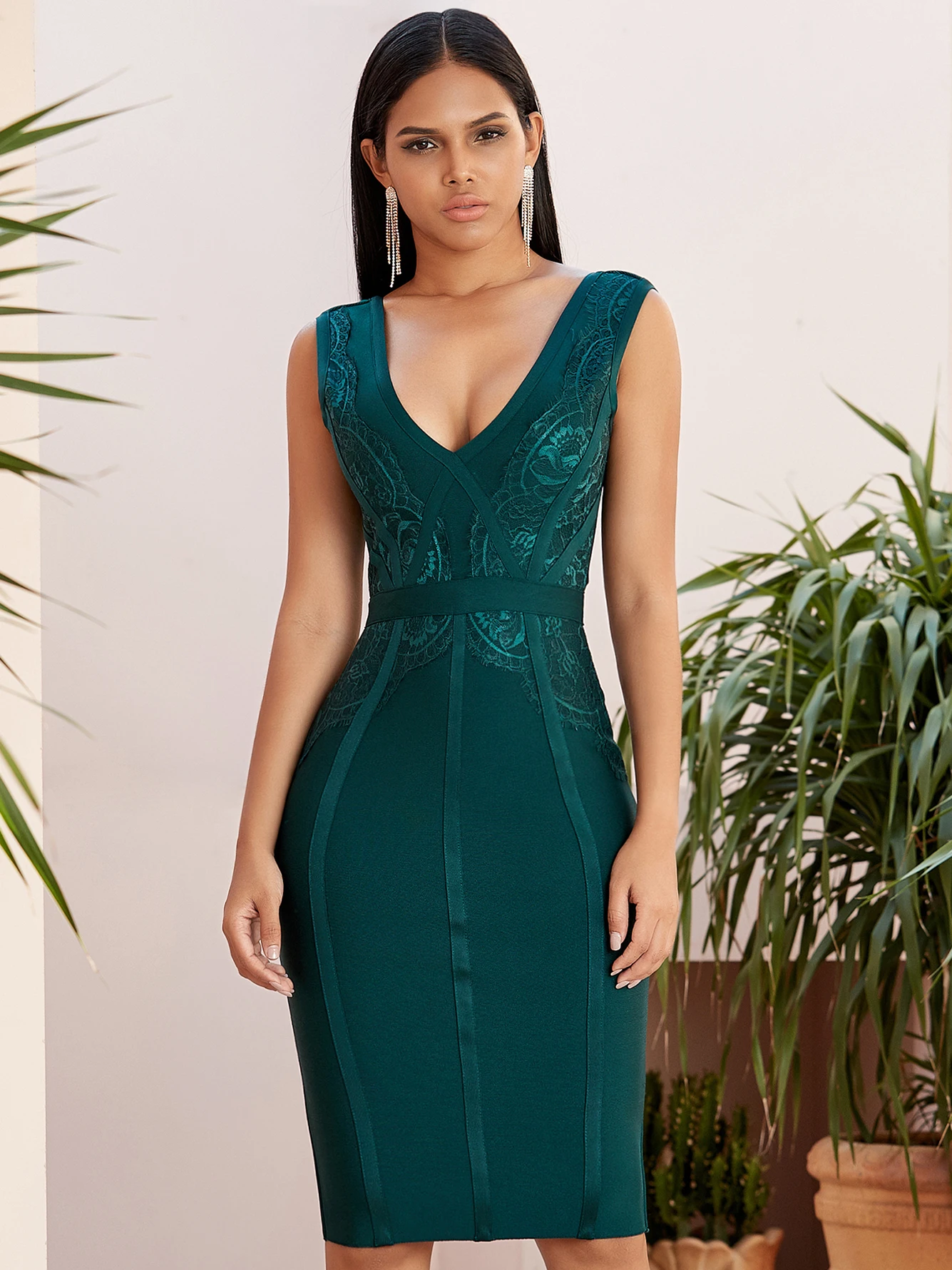 gold black tie dress Leely Women Sparkly and Beaded Long Formal Strapless Color:Neon Blue Aubrie Hollies – Long Cool