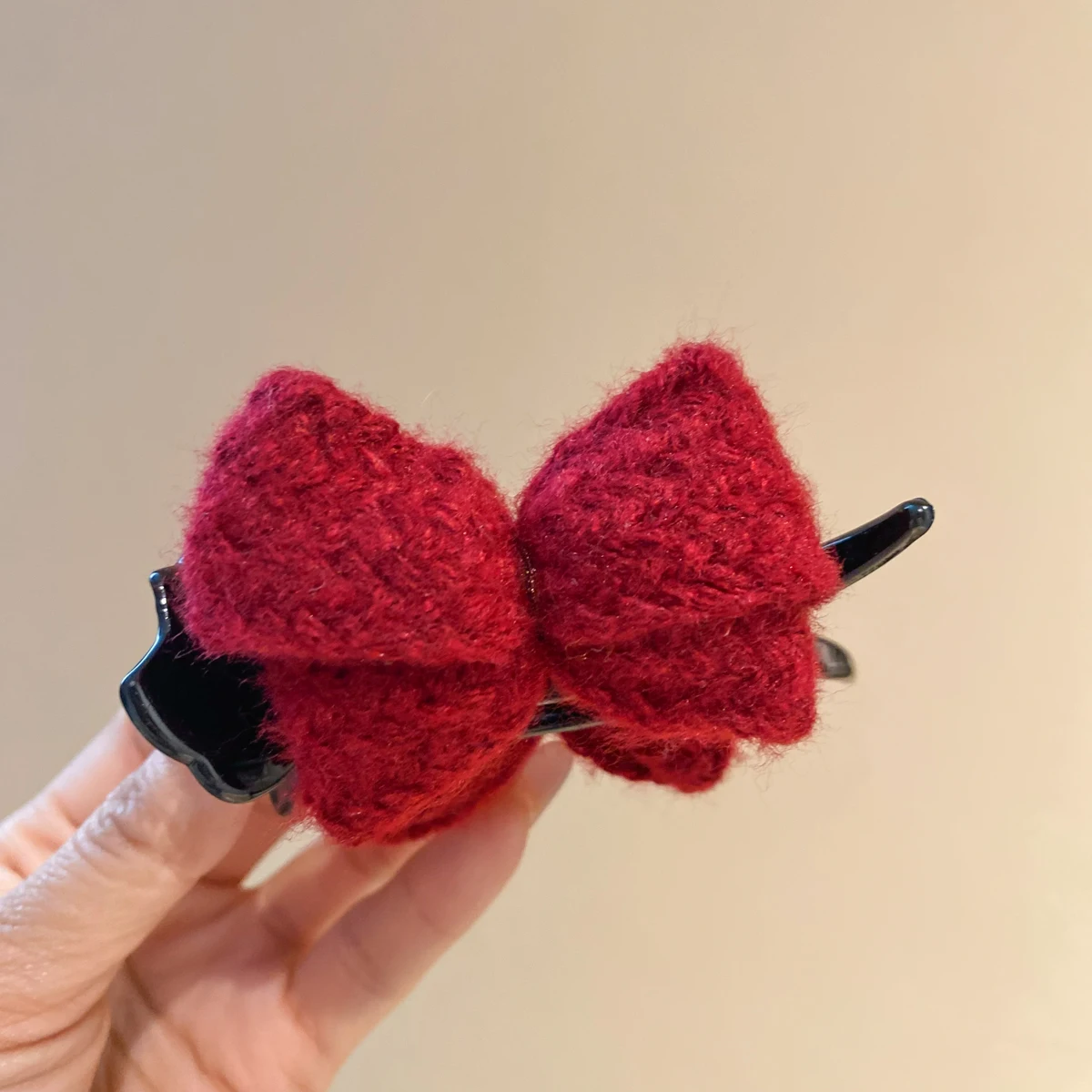 4 farben Stricktig Bowknot Haar Klaue für Frauen frauen Hochsteckfrisur Acryl Haar Clips Herbst Winter Brötchen Maker Haar Zubehör heißer Verkauf – Detail 10